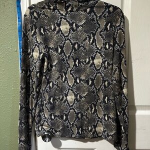 🍂T.24 No Boundaries Snakeskin Print Top add to bundle for $1.50